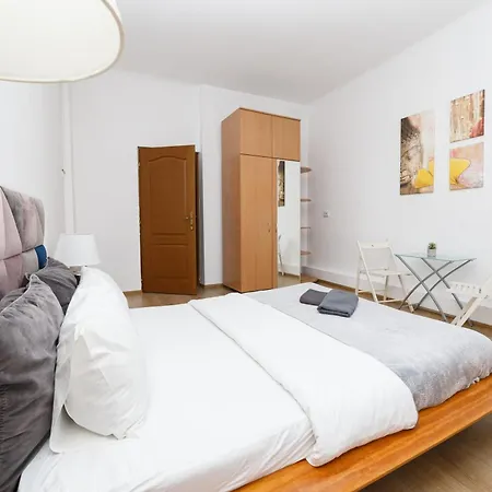 Old Town View Street Franceza