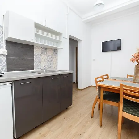 Old Town View Street Franceza Apartment