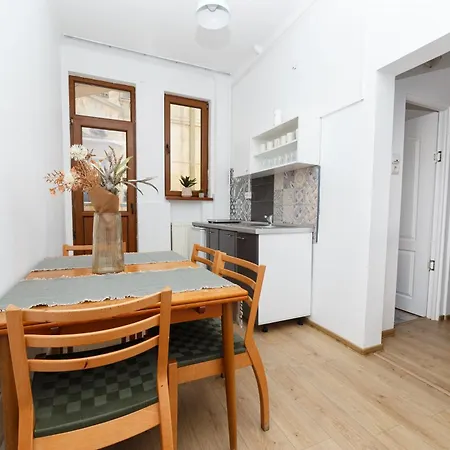 Apartment Old Town View Street Franceza