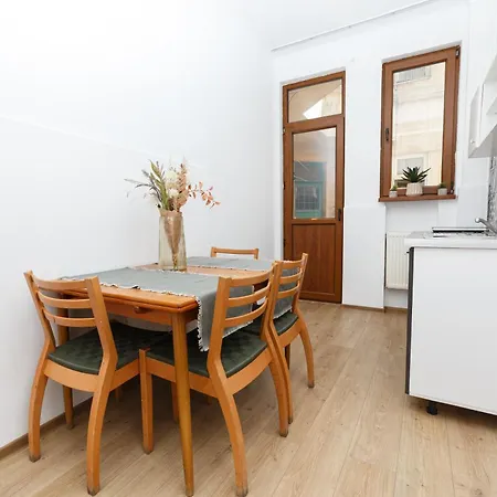 Old Town View Street Franceza Apartment *